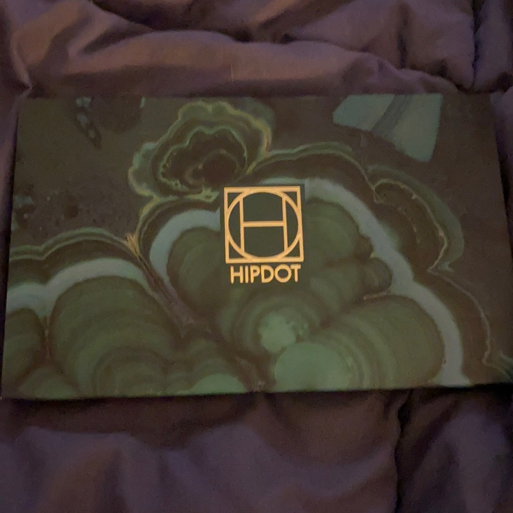 Hipdot eyeshadow pallet